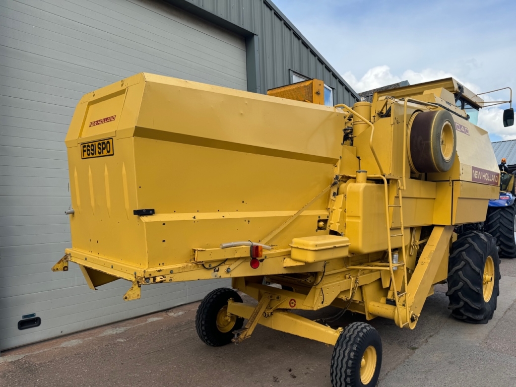 New Holland 8040
