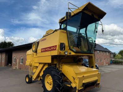 New Holland 8040