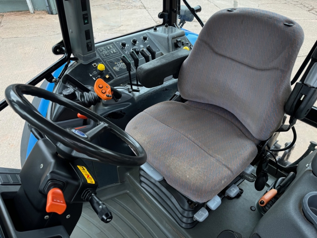 New Holland TM155
