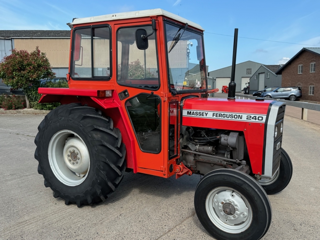 Massey Ferguson 240