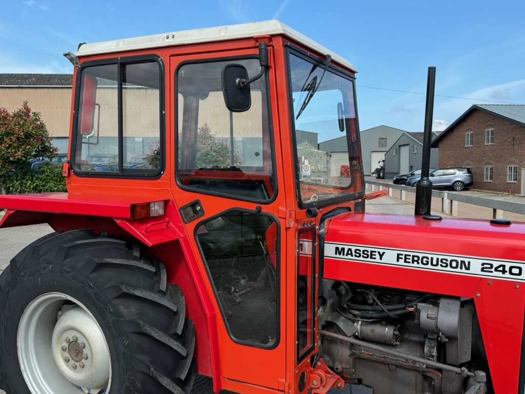 Massey Ferguson 240