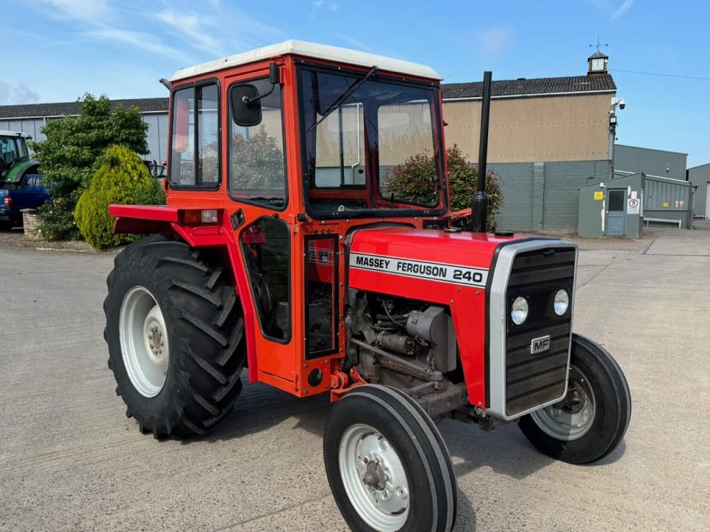 Massey Ferguson 240