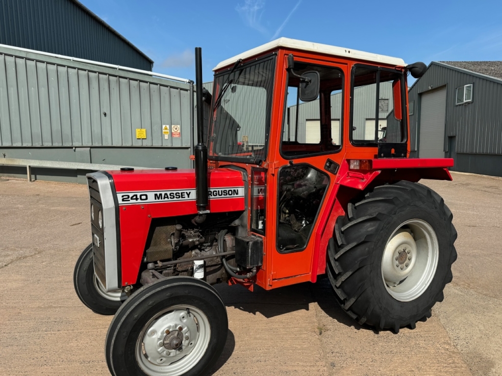 Massey Ferguson 240