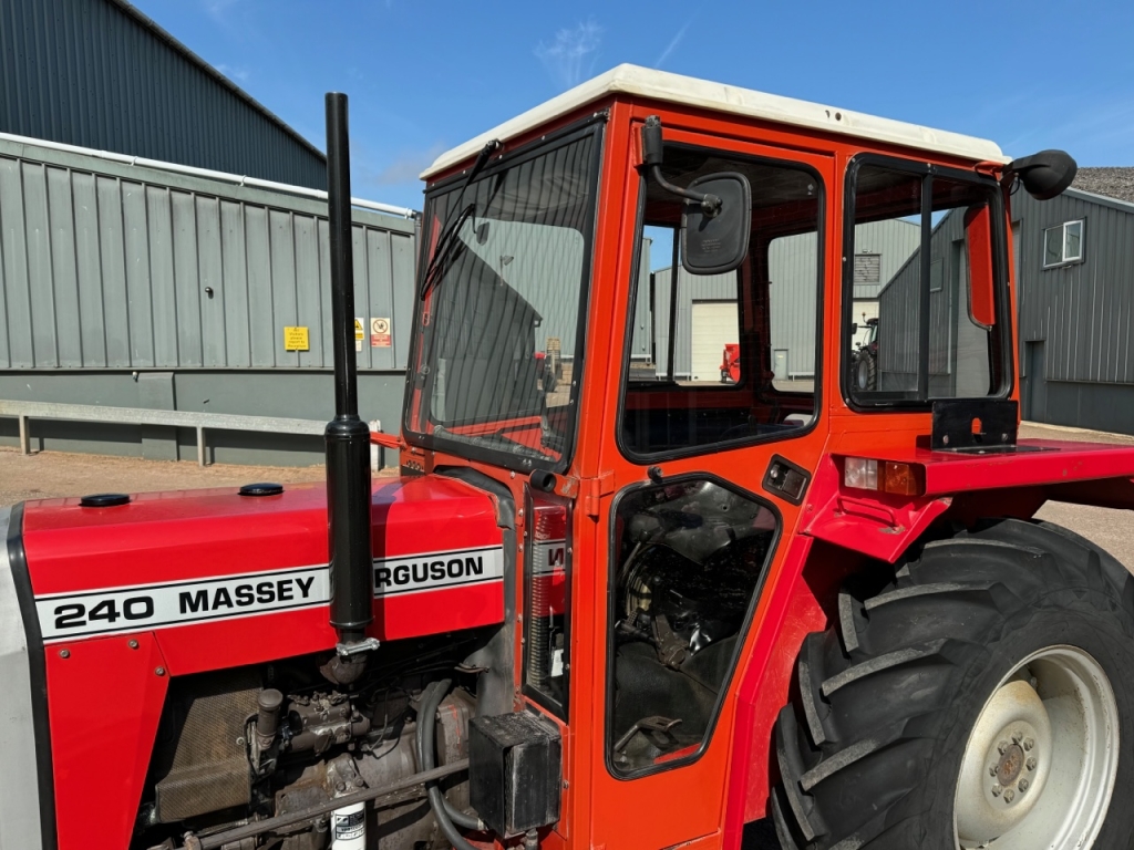 Massey Ferguson 240