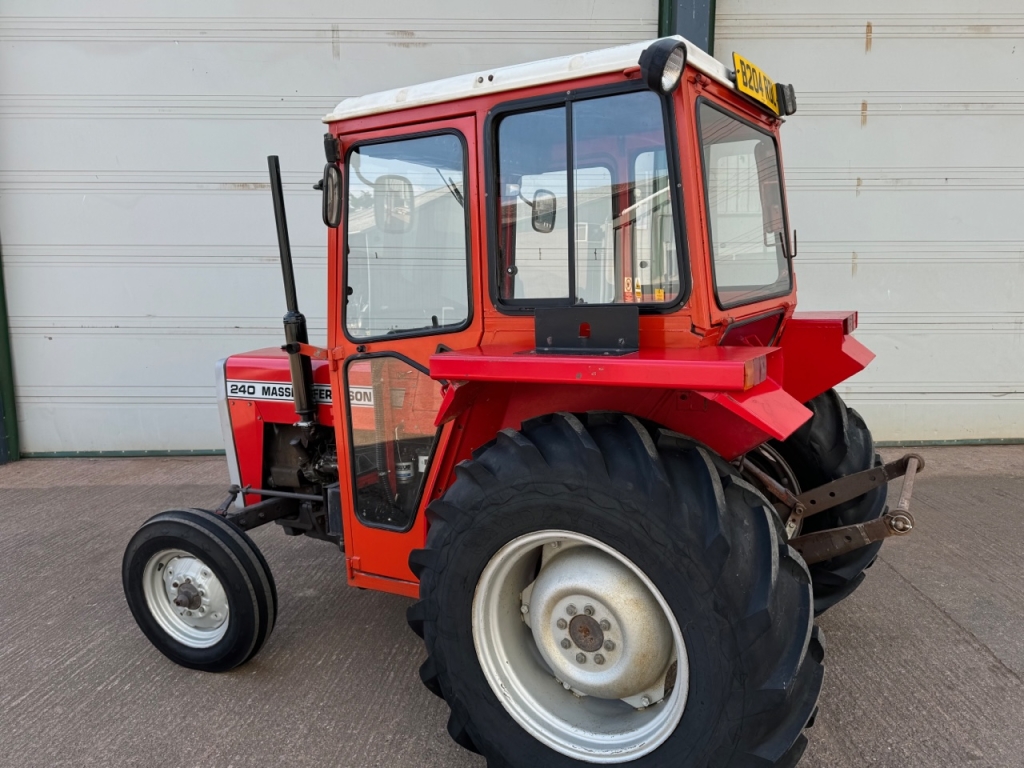 Massey Ferguson 240