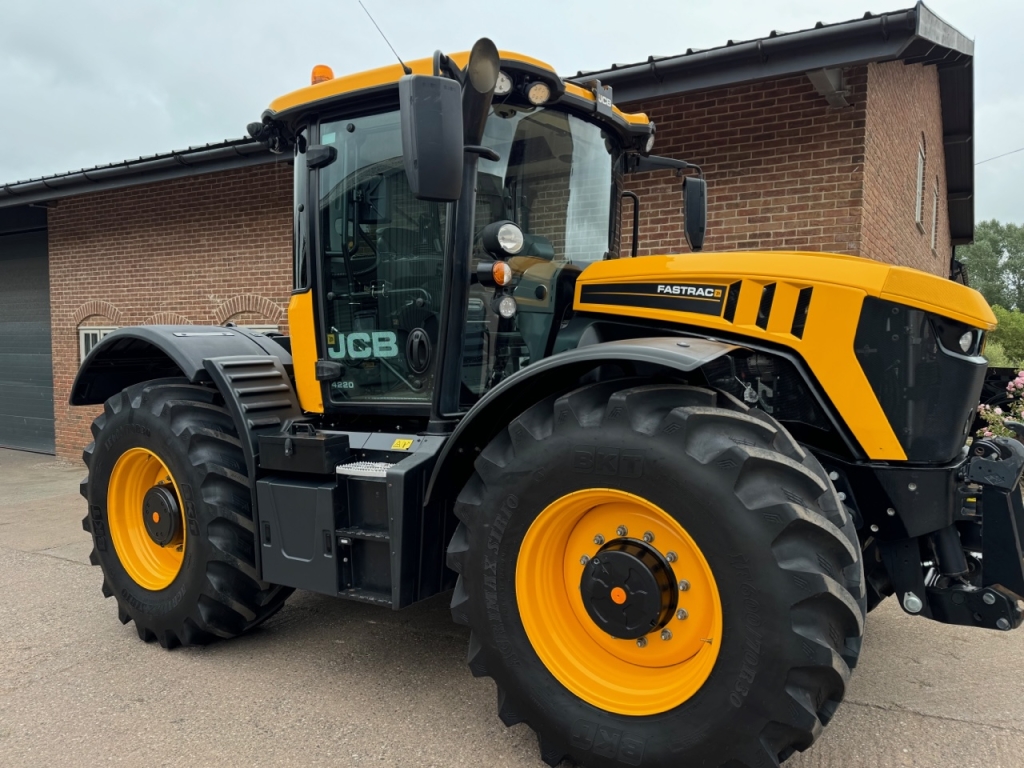 JCB 4220