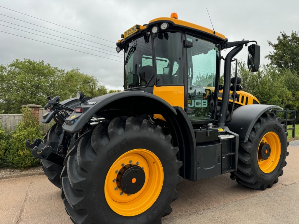 JCB 4220