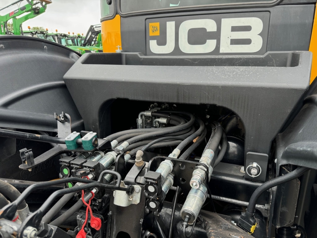 JCB 4220