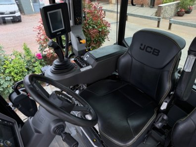 JCB 4220
