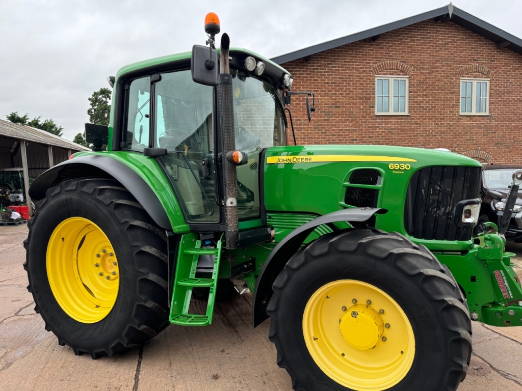 John Deere 6930