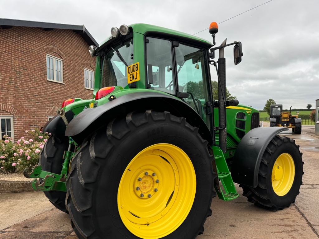 John Deere 6930