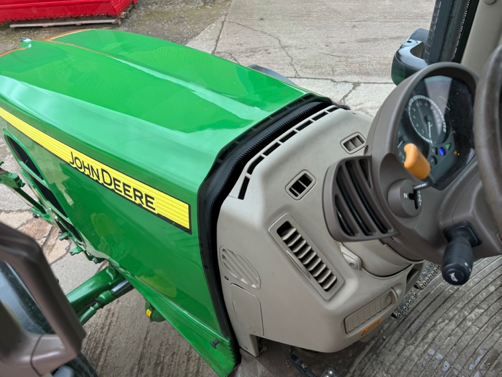 John Deere 6930