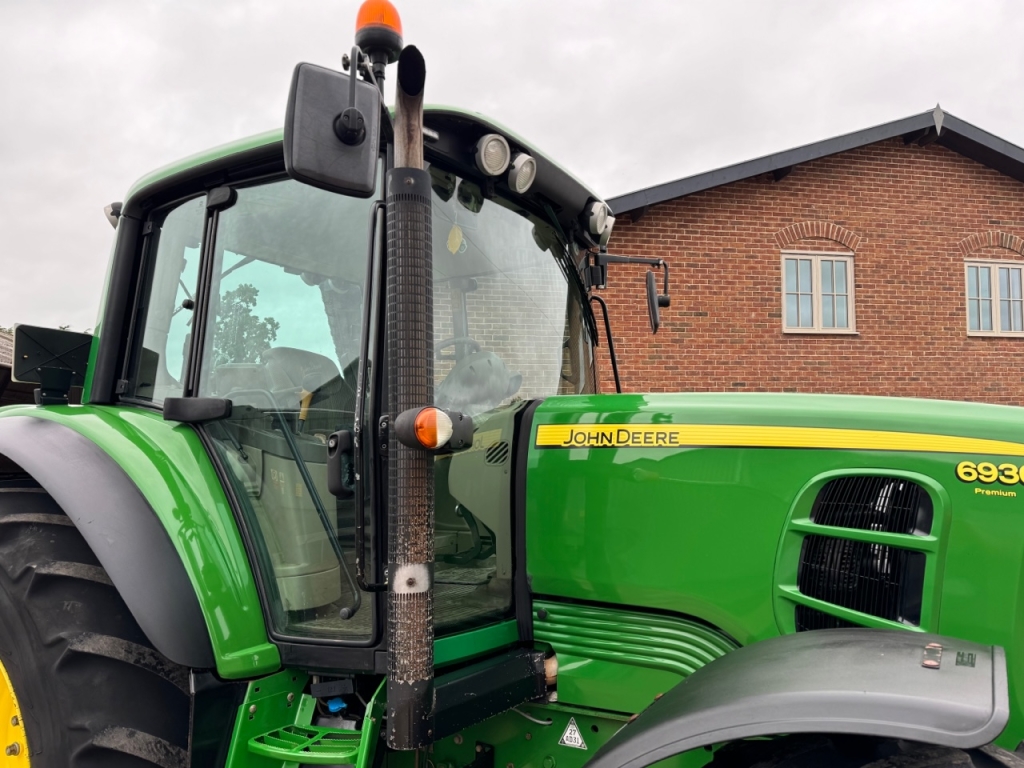John Deere 6930