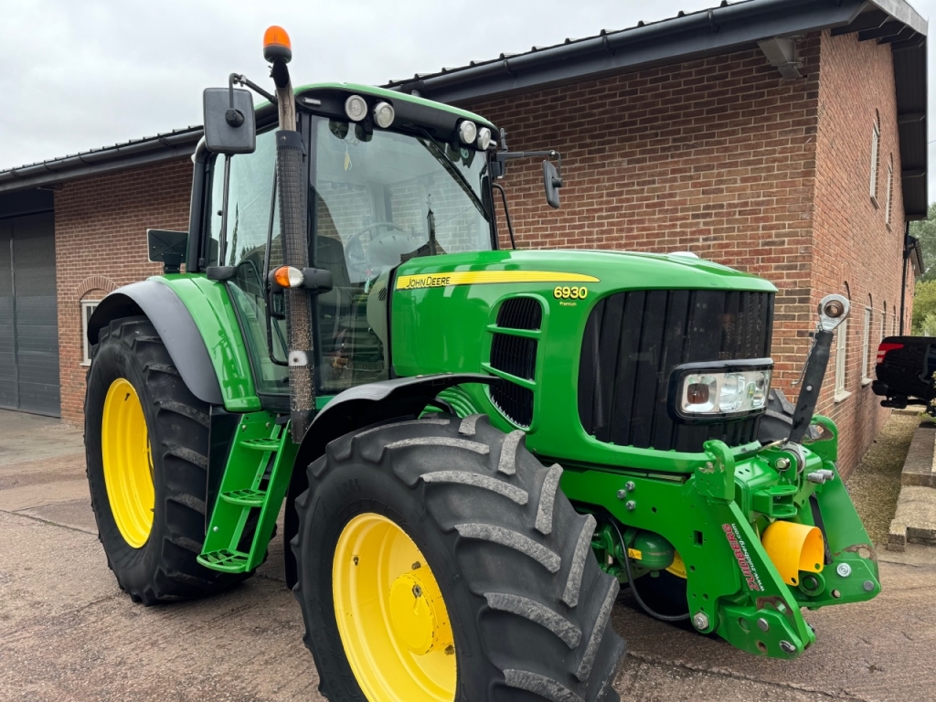 John Deere 6930