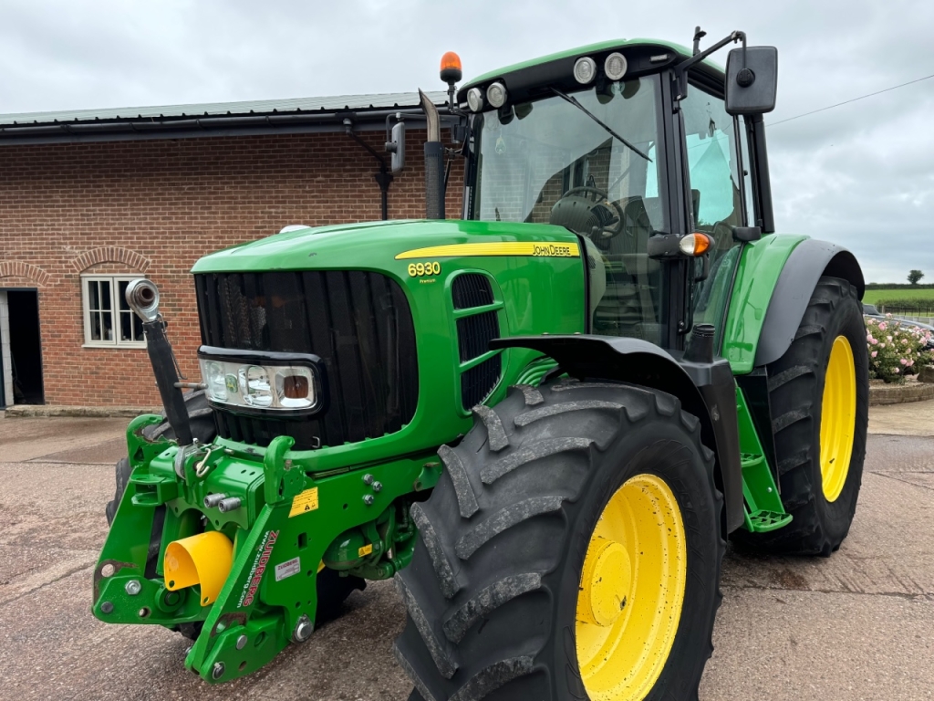 John Deere 6930