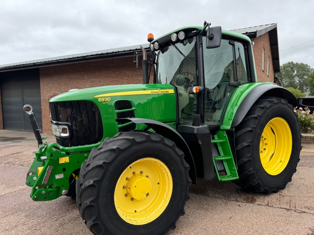 John Deere 6930