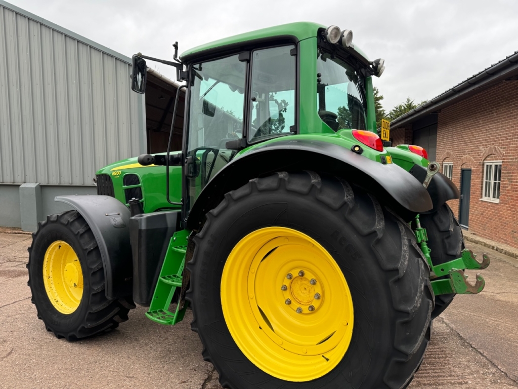 John Deere 6930