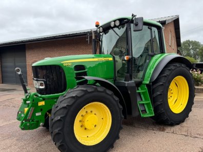 John Deere 6930