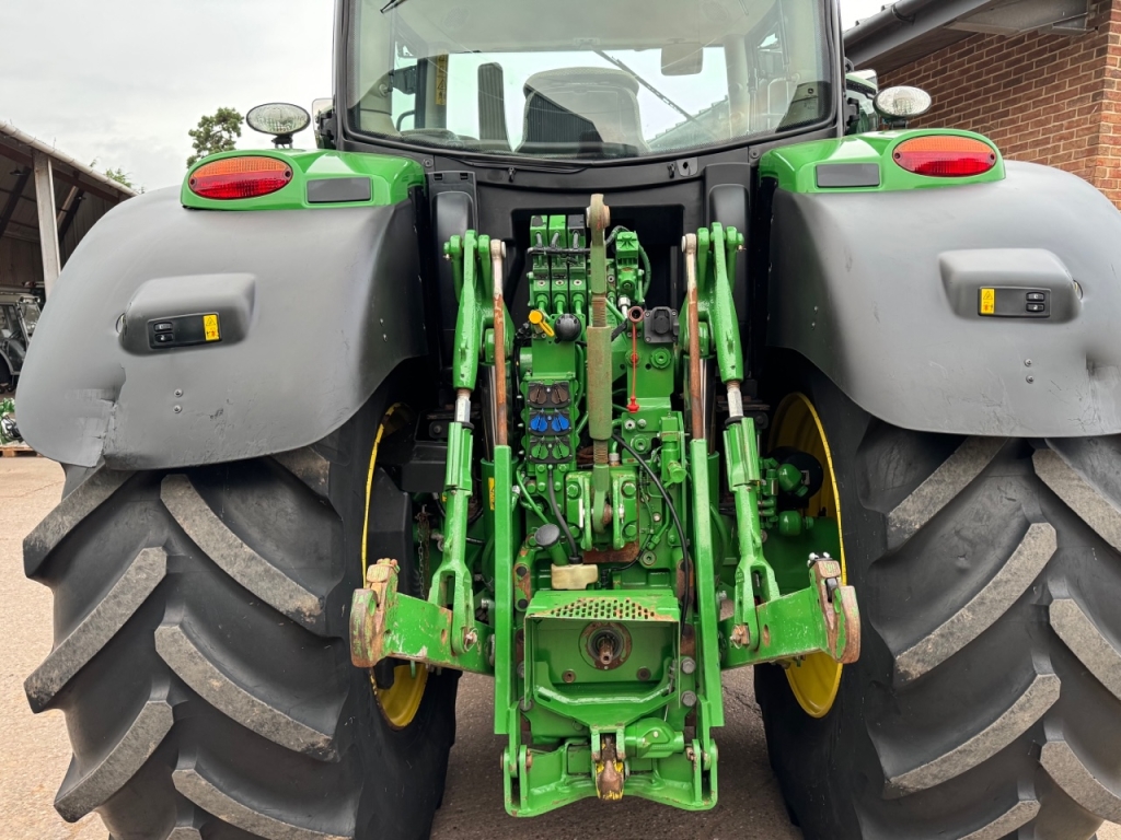 John Deere 6175R