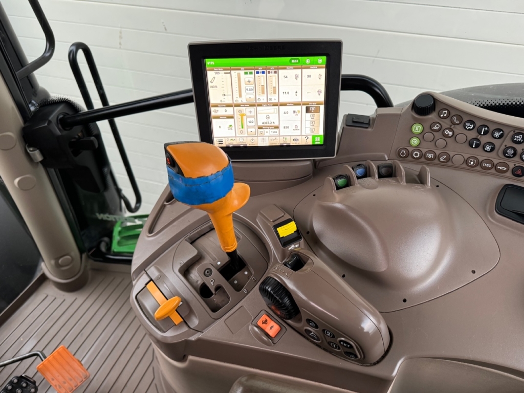 John Deere 6175R