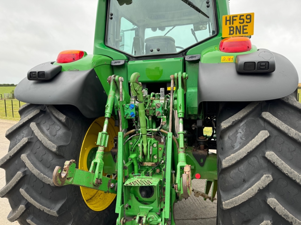 John Deere 7430