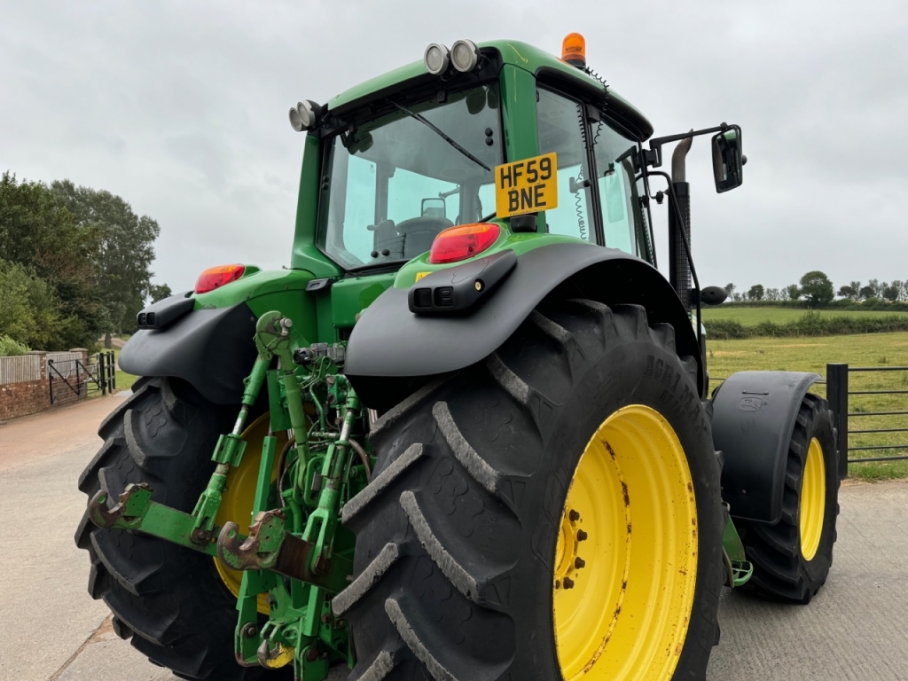 John Deere 7430