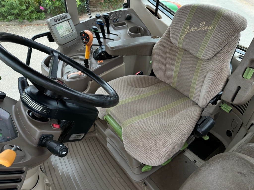 John Deere 7430
