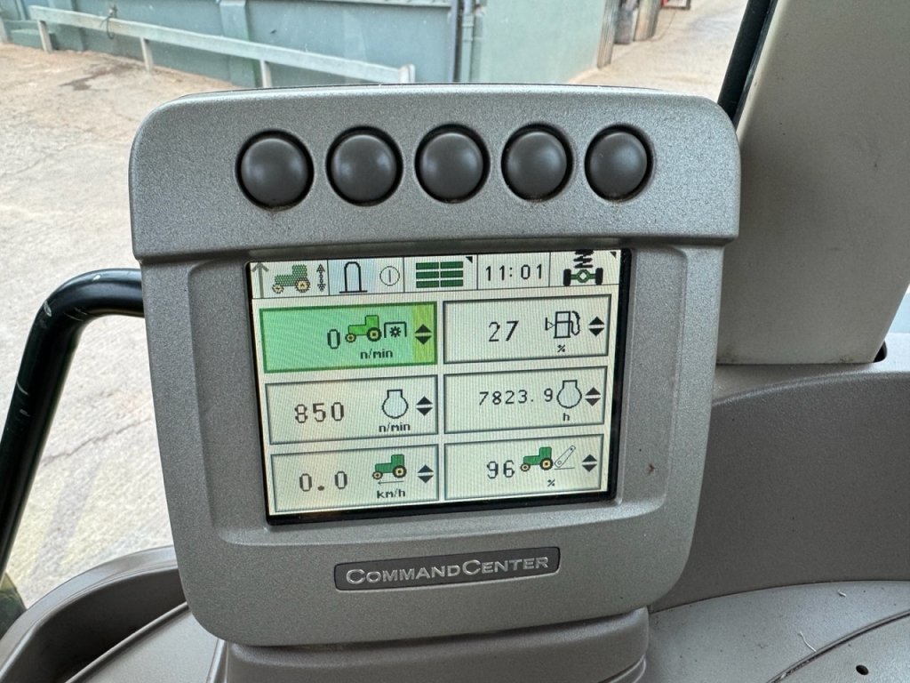 John Deere 7430