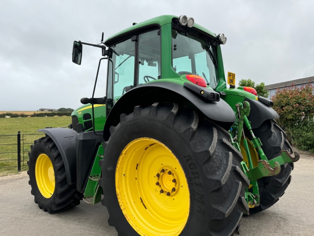 John Deere 7430