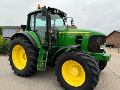 John Deere 7430