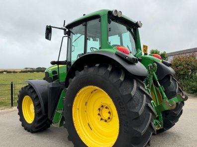 John Deere 7430