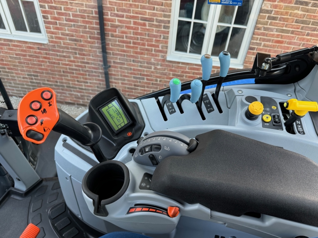 New Holland T7.210