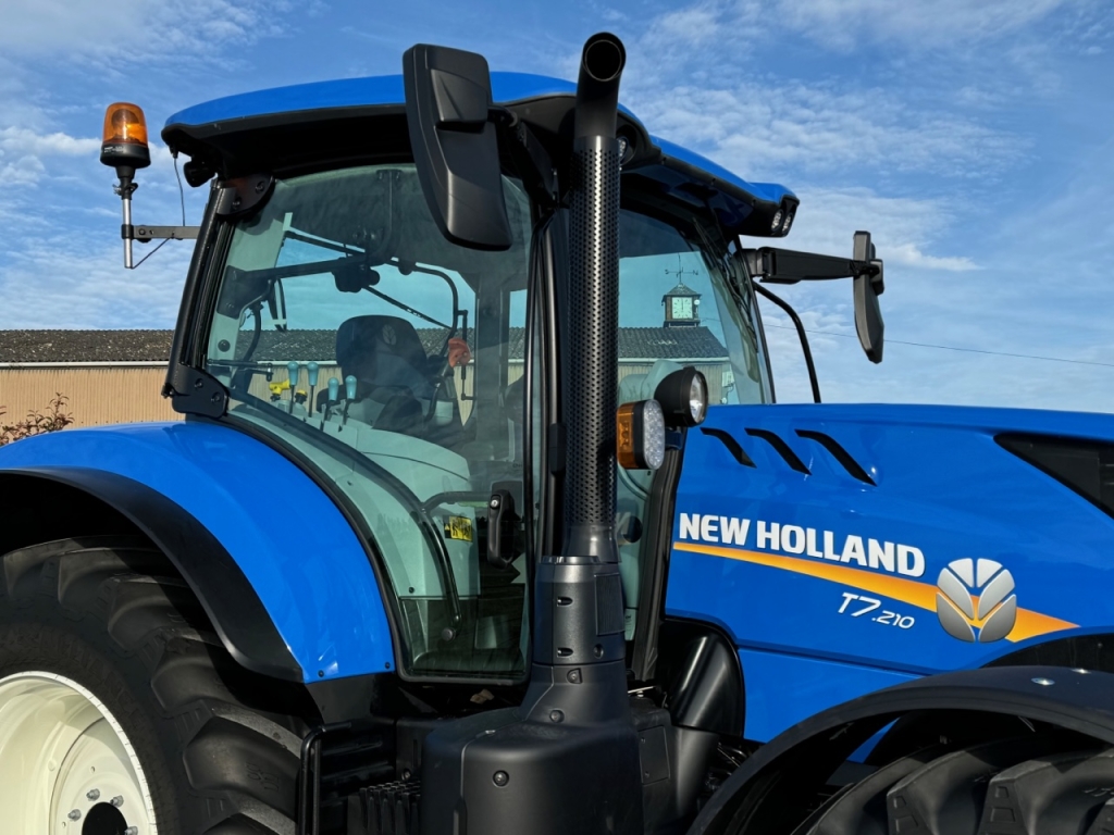 New Holland T7.210