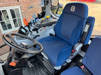 New Holland T7.210