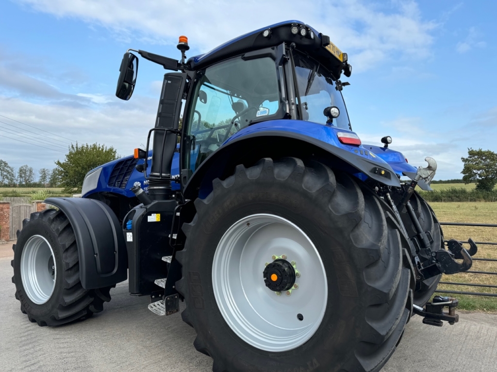 New Holland T8.435 Blue Power