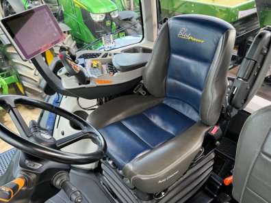New Holland T8.435 Blue Power