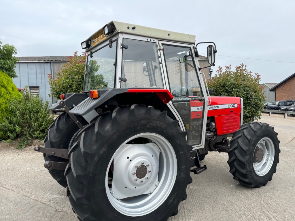 Massey Ferguson 390