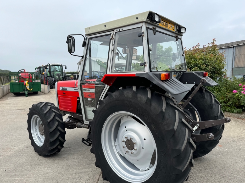Massey Ferguson 390