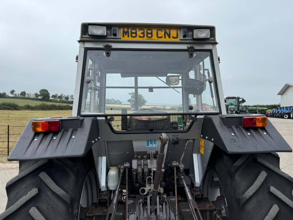 Massey Ferguson 390