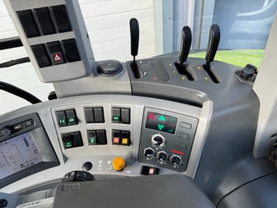 Claas Axion 820 CMATIC