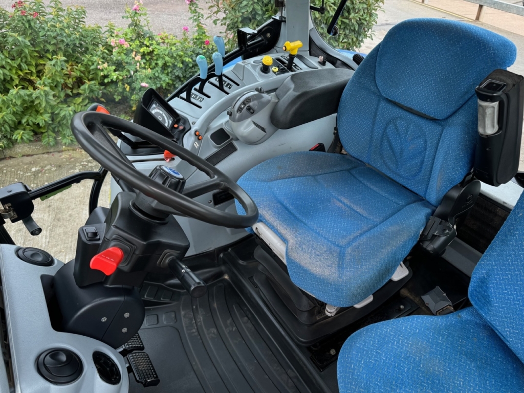 New Holland T6020 Plus