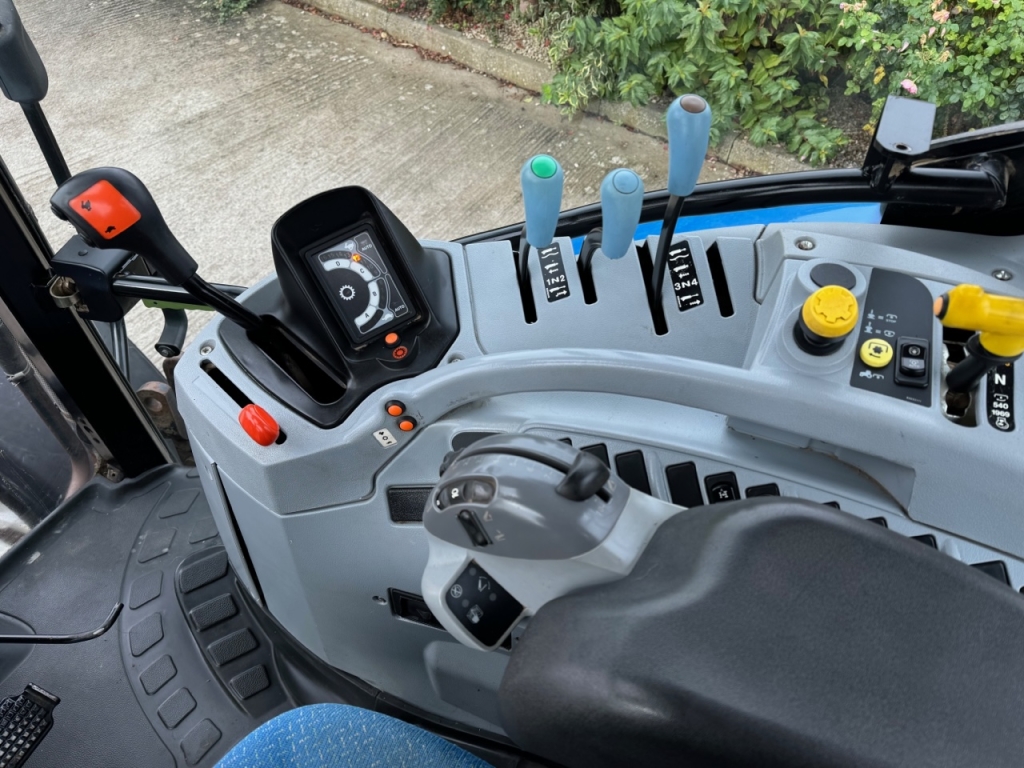 New Holland T6020 Plus