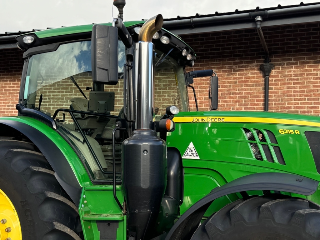 John Deere 6215R