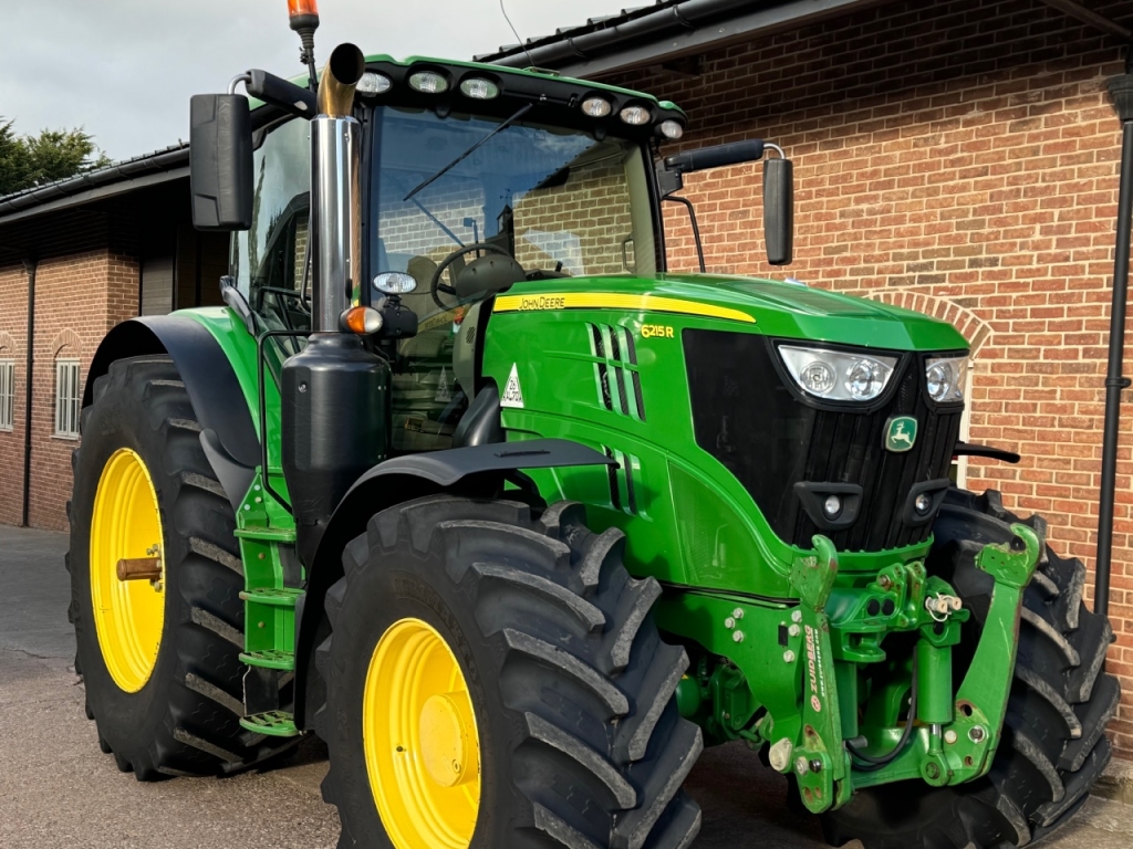 John Deere 6215R