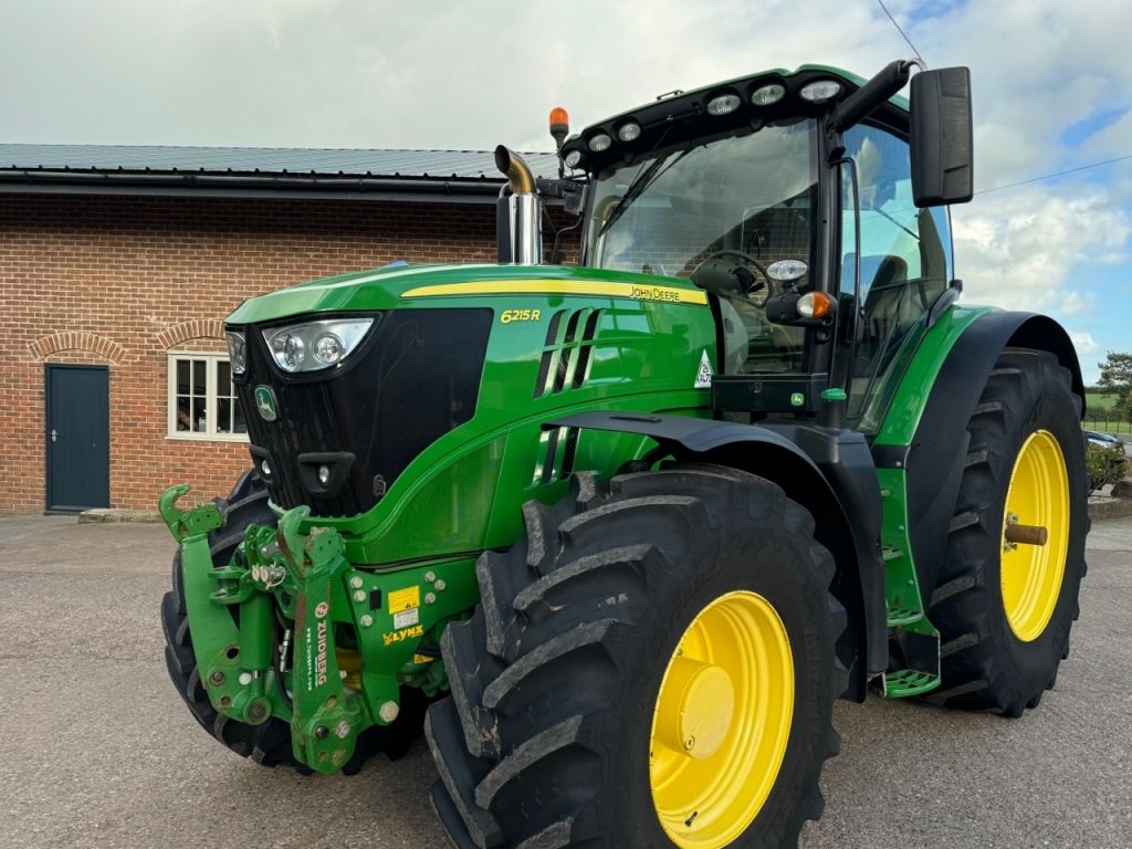 John Deere 6215R