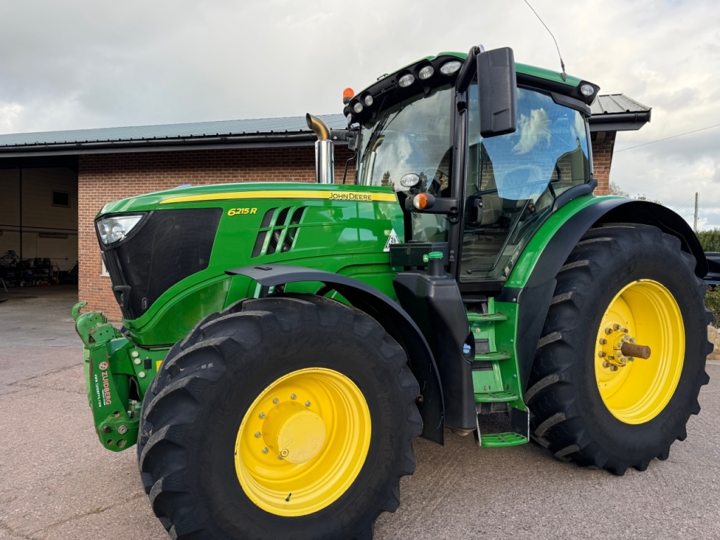 John Deere 6215R