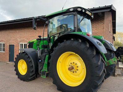 John Deere 6215R