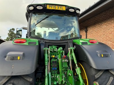 John Deere 6215R