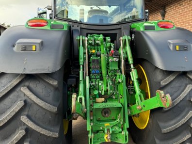 John Deere 6215R