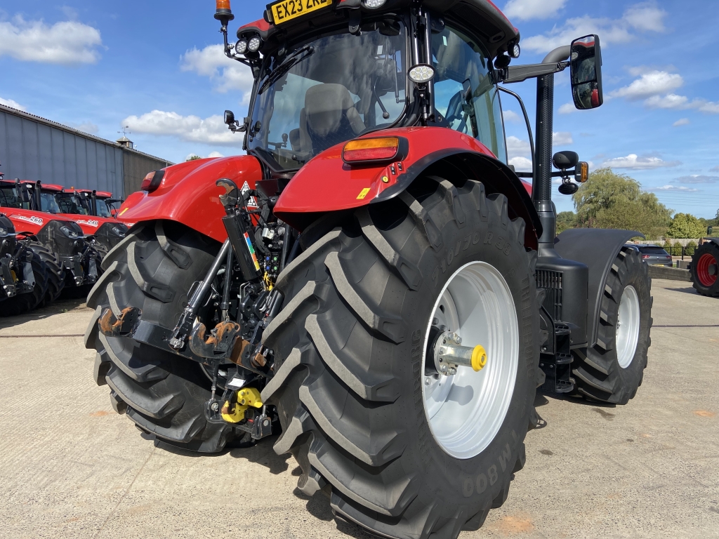 Case CVX 240